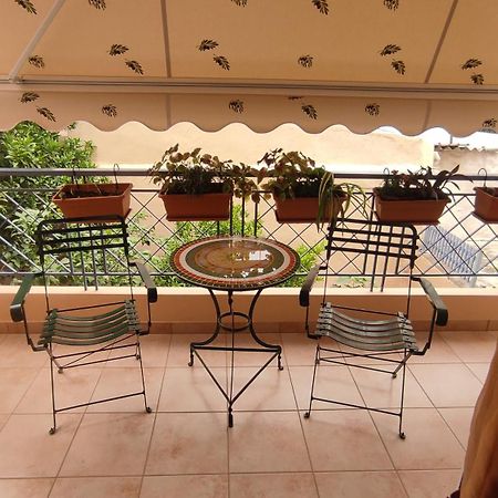 Apartamento Polyxeni Atenas Exterior foto